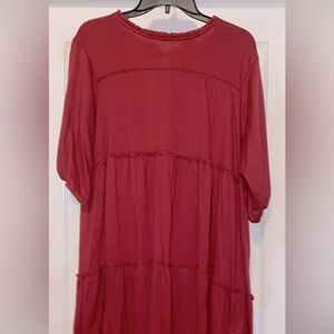 Dress with elastic sleeves
